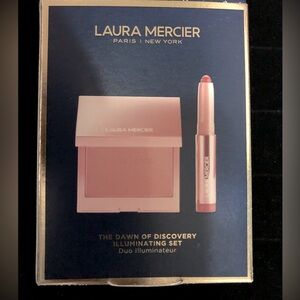Laura Mercier Illuminating set new in box